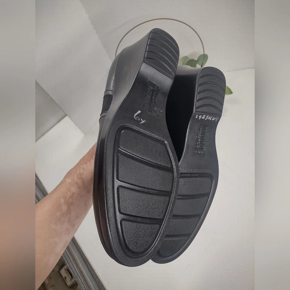 Munro Black Women's Mules - Picture 5 of 5